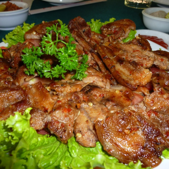 Heo rừng lai nướng chao